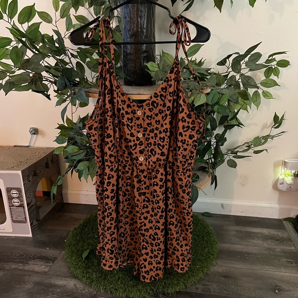 🌟SALE🌟 NEVER WORN Shein Curve Leopard Print Romper - Picture 3 of 8
